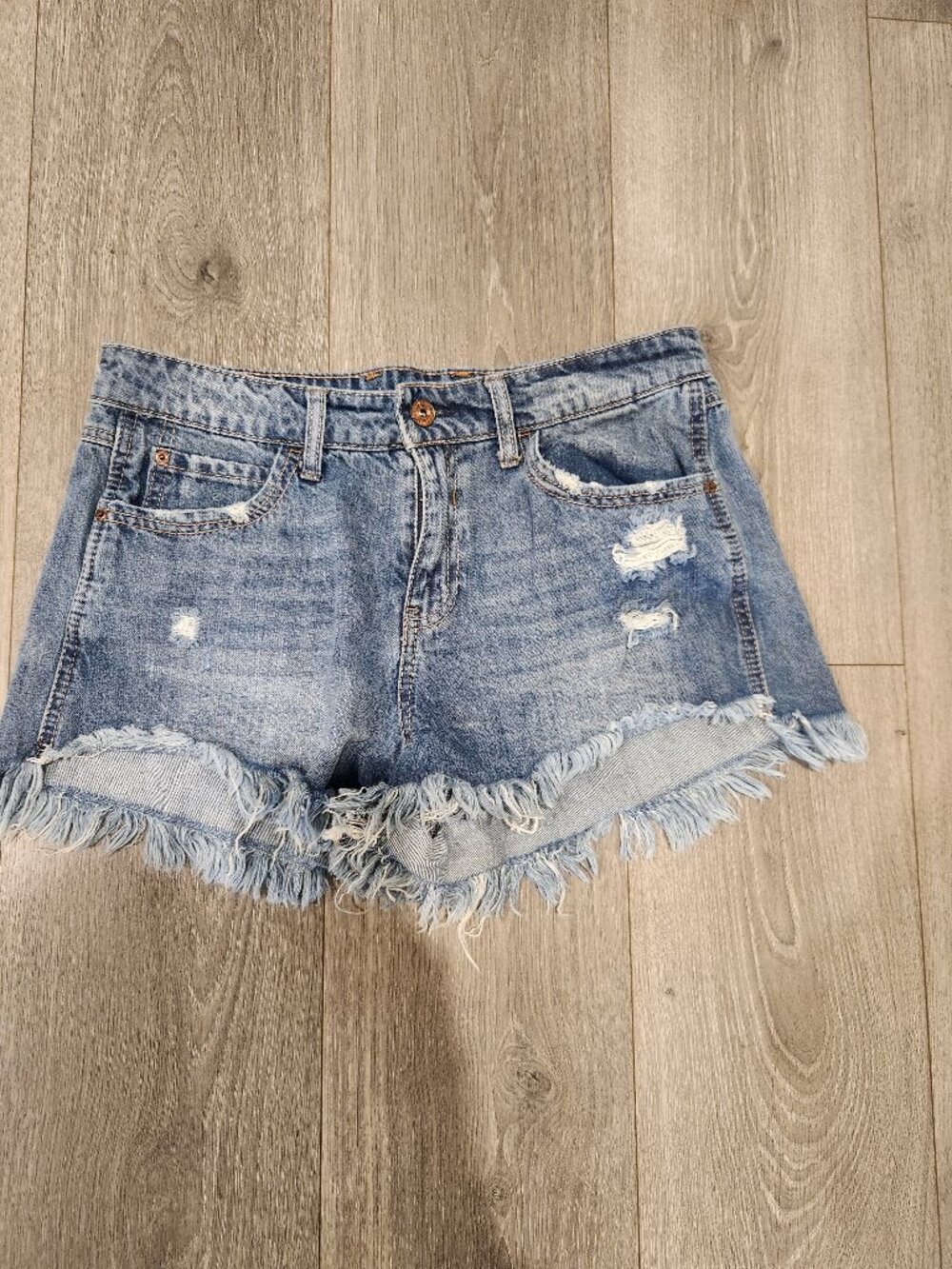 Juniors distressed shorts